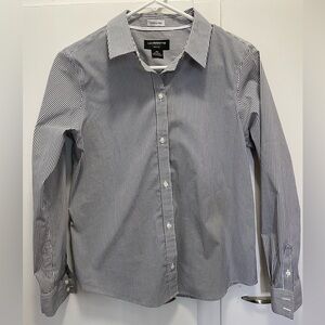 Liz Claiborne Women’s Petit Button Down Shirt - Black and White